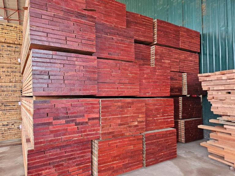 Timber Supply – Timber agency with three family generations of ...